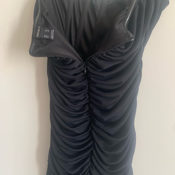 Black layered ruched strapless dress with breast bones - Picture 2 of 3